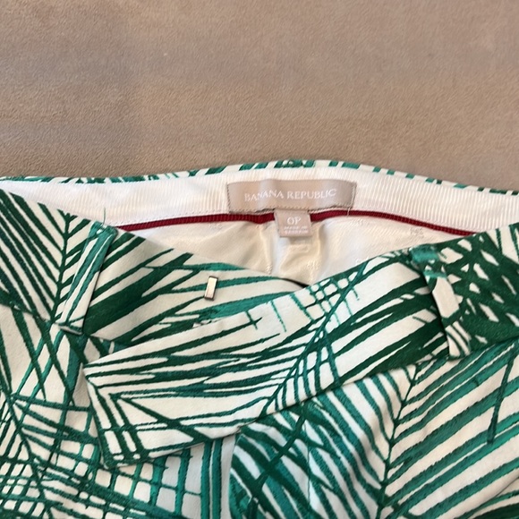 SOLD Banana Republic Palm Print Pant Size 0P - Picture 3 of 10